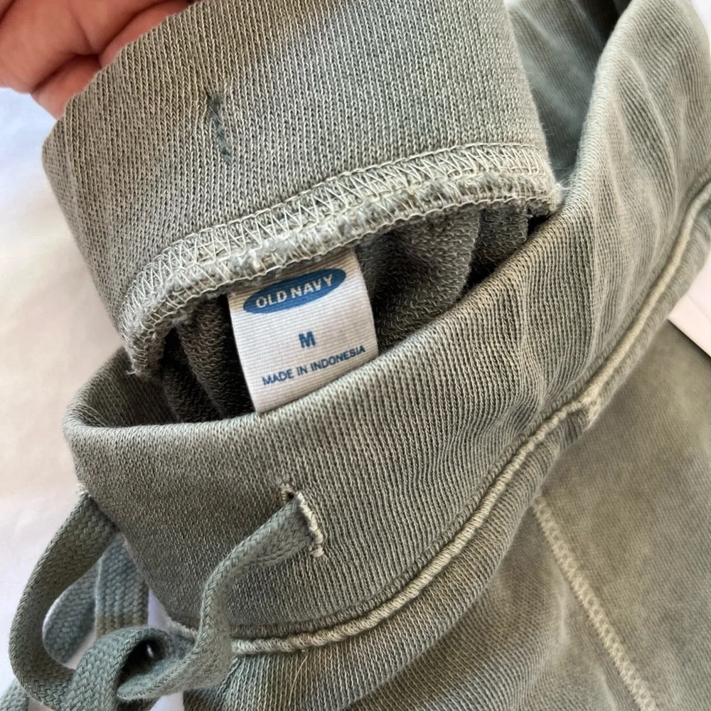 Old Navy Specially Dyed Green shorts size Medium Women’s - Picture 3 of 5